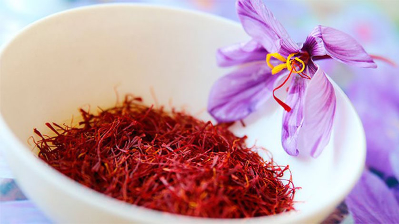 Phân biệt saffron thật - giả qua mùi hương